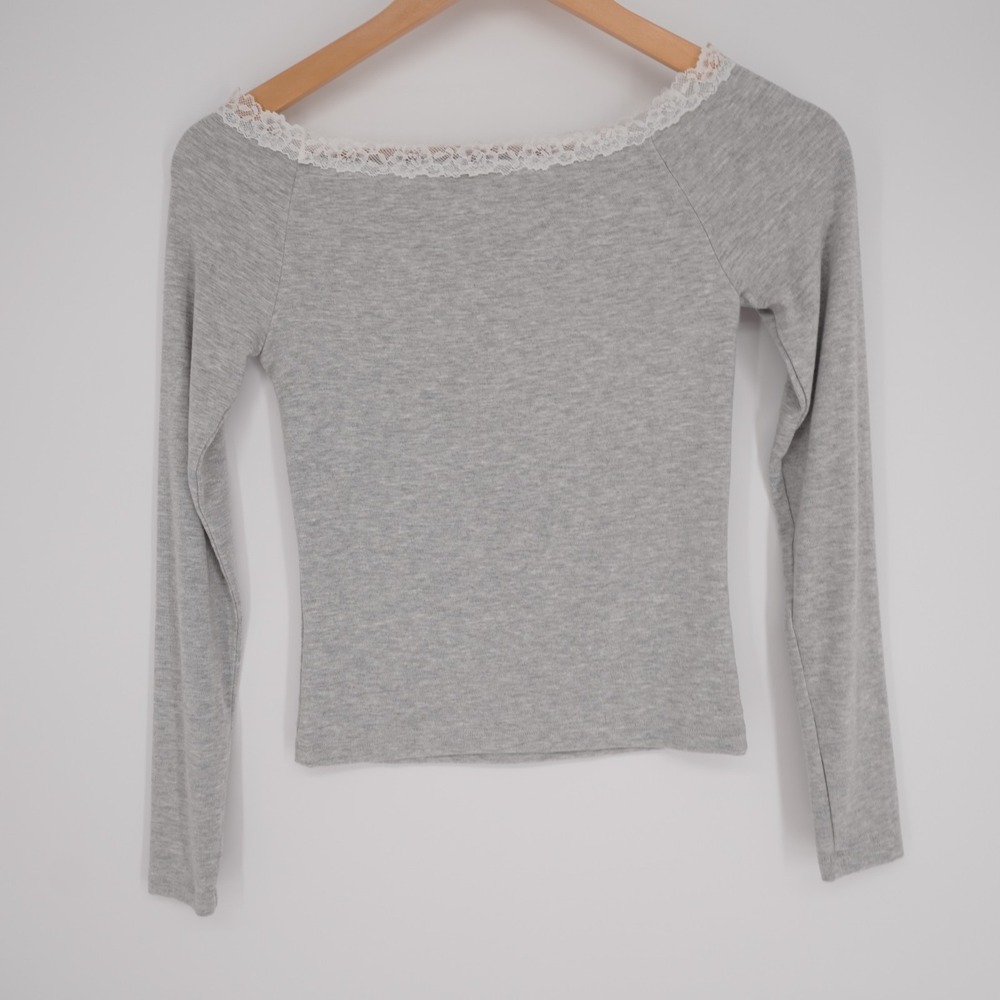 Wilfred Aritzia Ribbed Knit Long Sleeve Crop Top Womens XS Gray Lace Trim Fitted - Picture 2 of 11